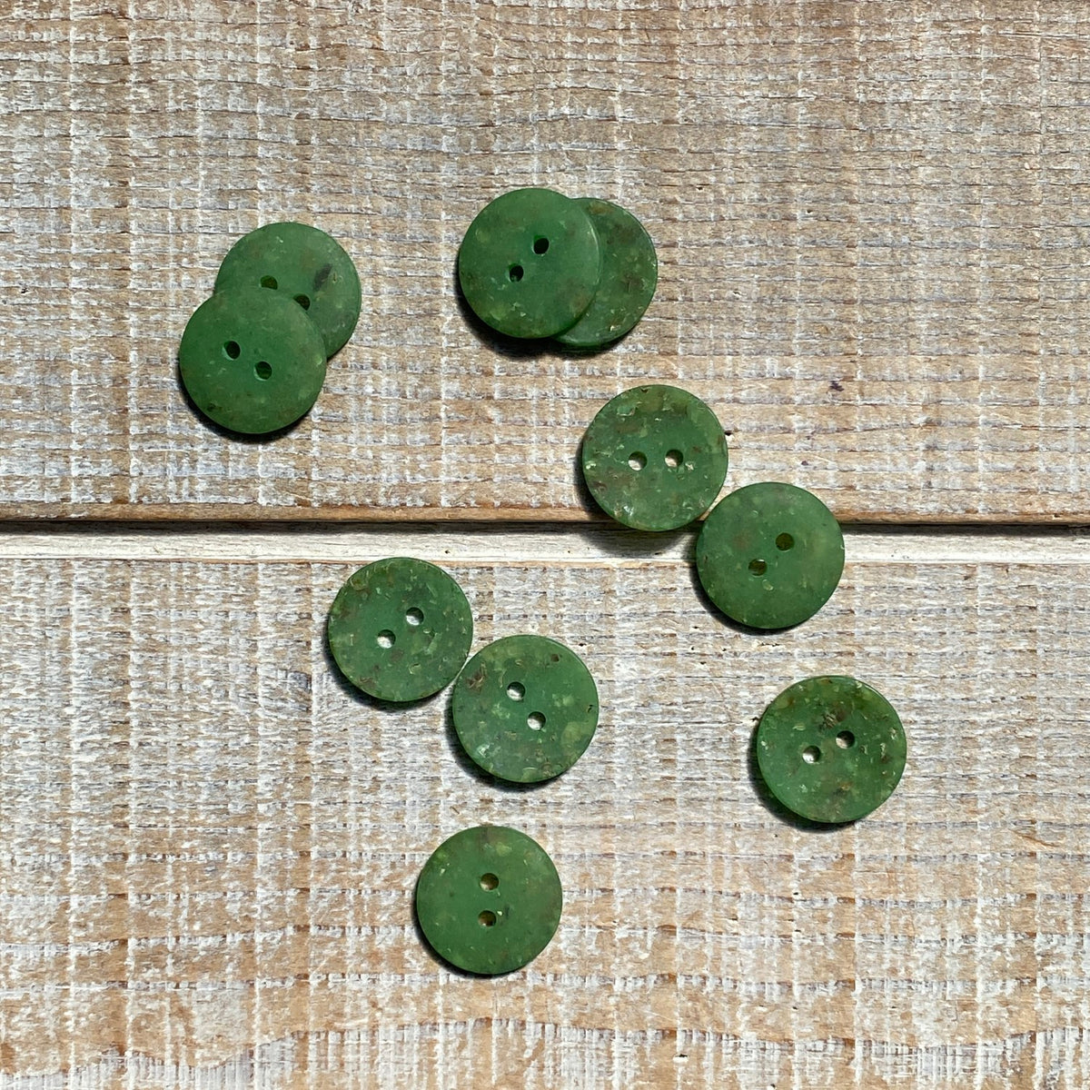 Textile Garden-green semi transparent buttons with flecks Size 18mm -T ...