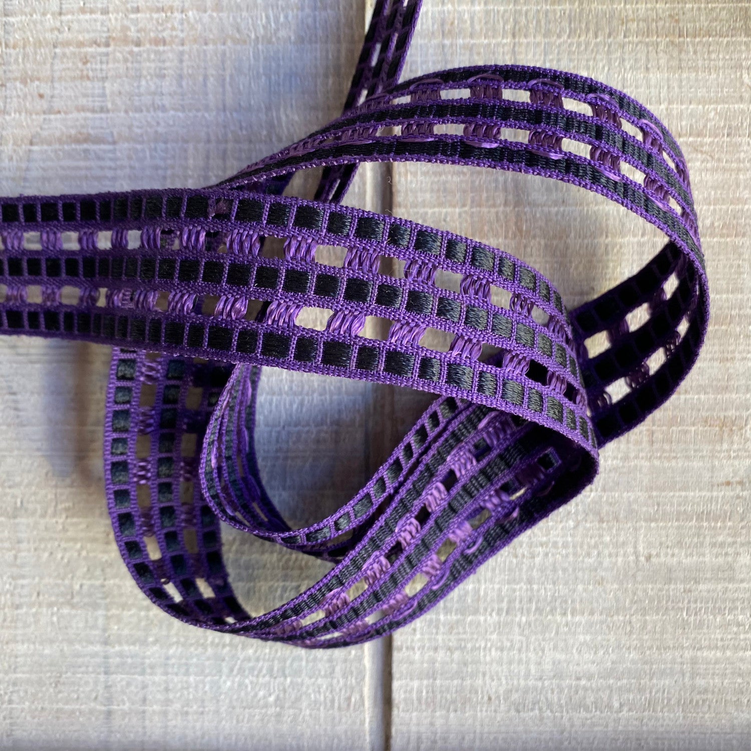 Windowpane Ribbon Renaissance Ribbons Windowpane 7229 Galon Meroe – Brooklyn General Store