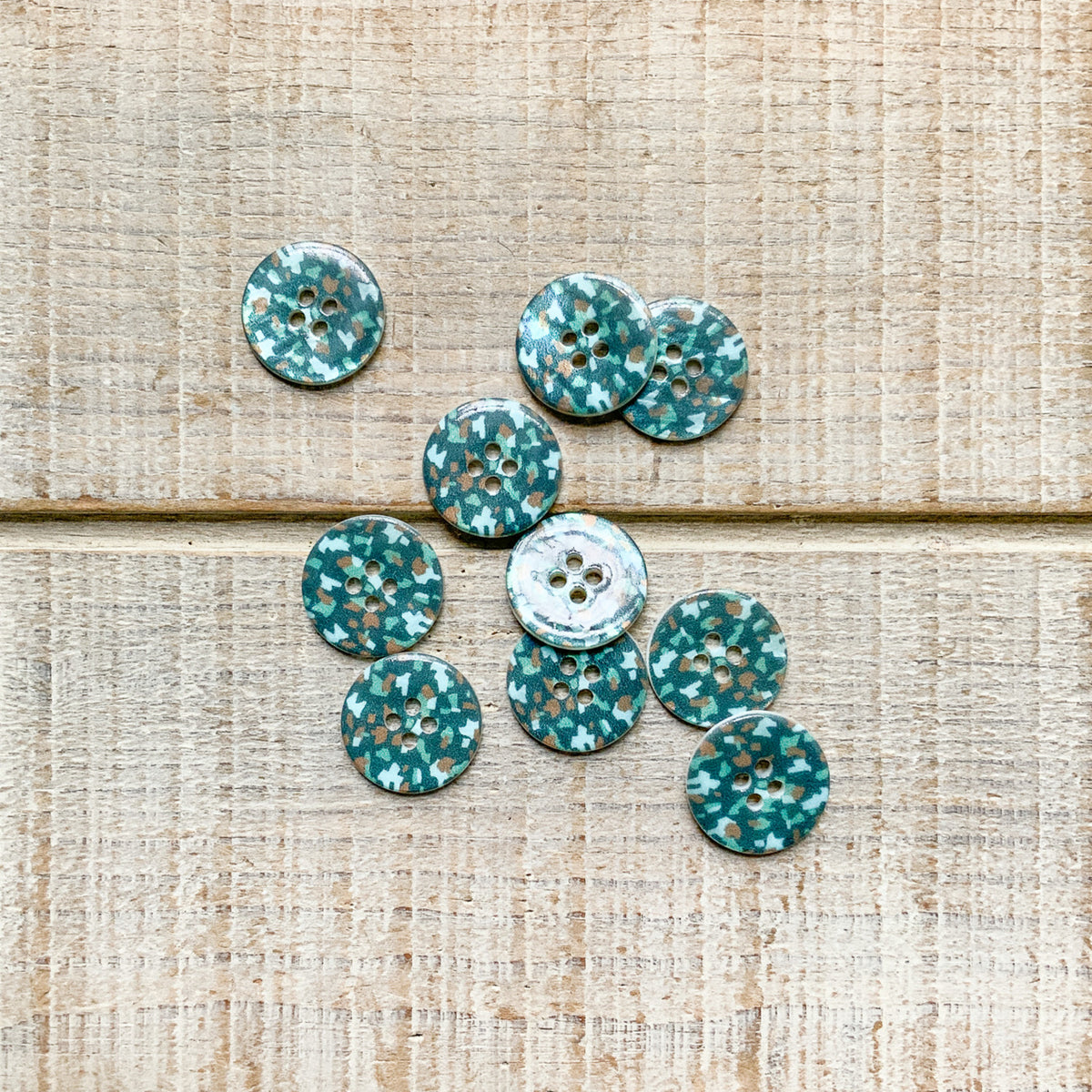 Textile Garden Shell Button Green Speckled 18mm 4732 – Brooklyn General ...