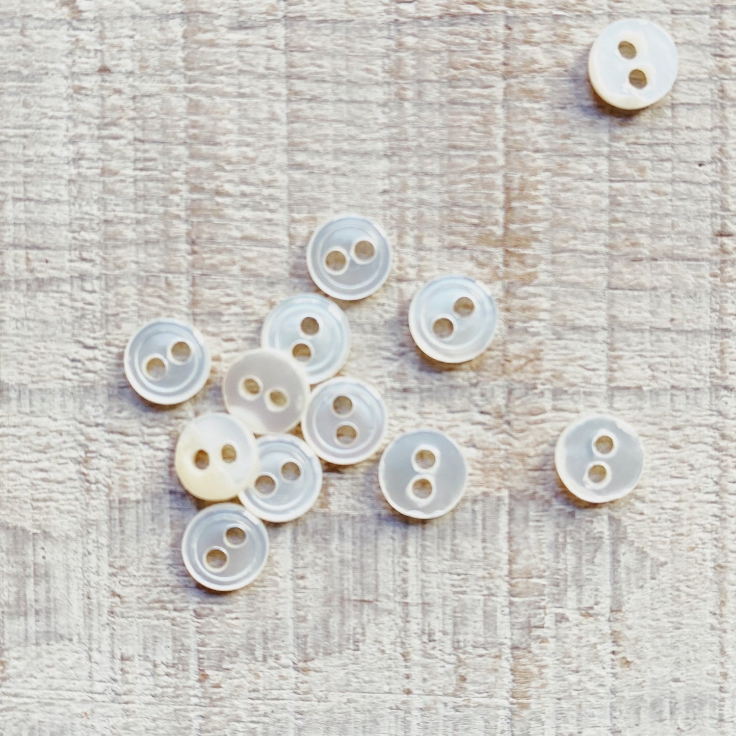 Off-White Vintage Round Troca Shell Button 6mm – Brooklyn General Store