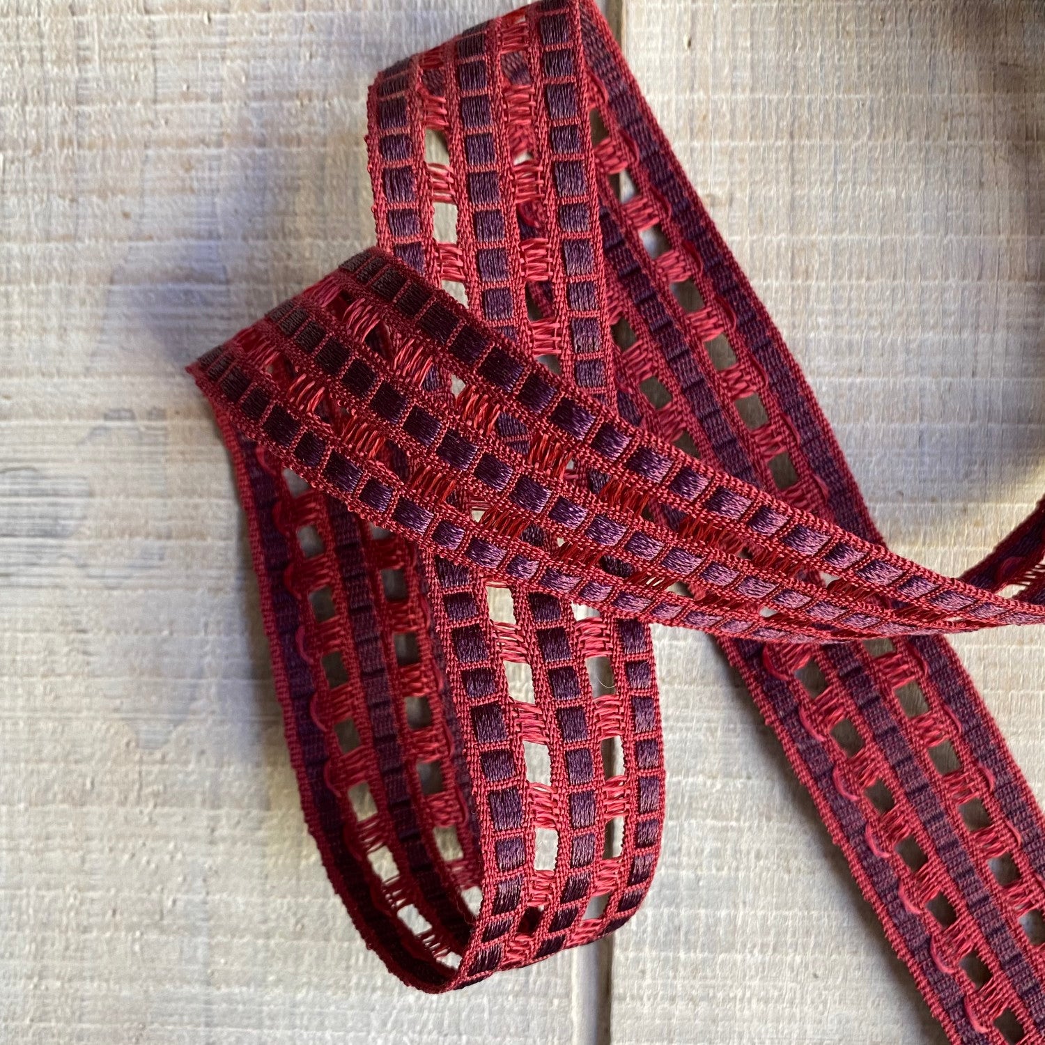Windowpane Ribbon Renaissance Ribbons Windowpane 7229 Galon Meroe – Brooklyn General Store